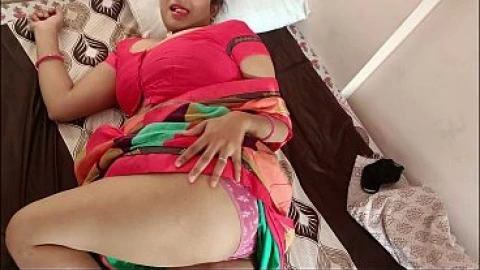 मेरे घर पर न होने पर पड़ोसी ने मेरी पत्नी के मुँह पर वीर्यपात कर दिया
